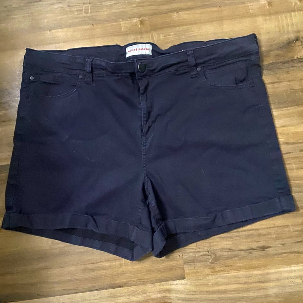 Molly and Isadora mid rise shorts 22